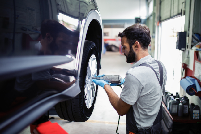 Three Signs That You Need Tire Replacement