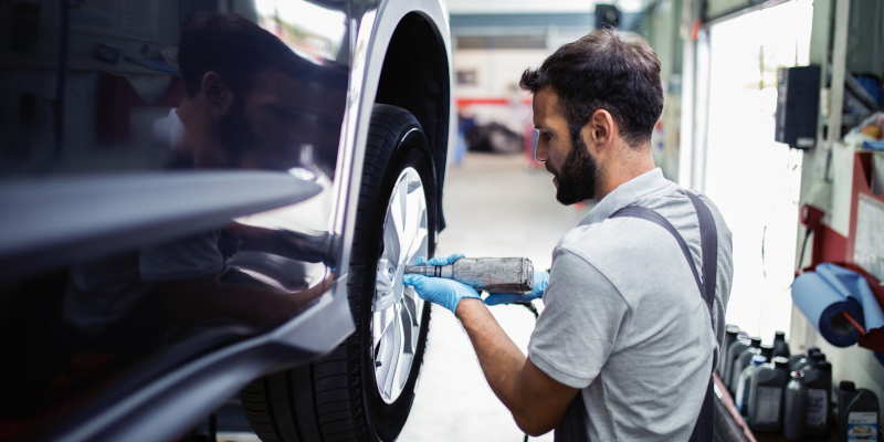 Three Signs That You Need Tire Replacement